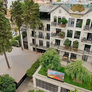 Mandarin Club House Batoemi