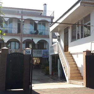 Merab House فندق مبيت وإفطار